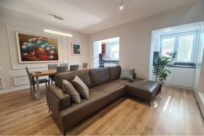 Tirane, jepet me qera apartament 2+1+Ballkon Kati 2, 92 m² 900 € (Rruga e Durresit)