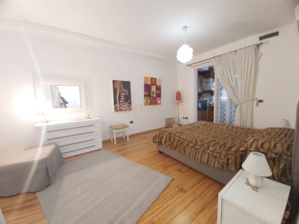 Qerret, jepet me qera apartament 3+1 Kati 3, 250 m² 700 € (Zona e Qerret, Kompleksi Laguna Blu, Bregdet, Kavaje)