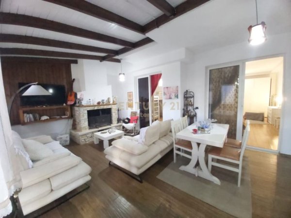 Qerret, jepet me qera apartament 3+1 Kati 3, 250 m² 700 € (Zona e Qerret, Kompleksi Laguna Blu, Bregdet, Kavaje)