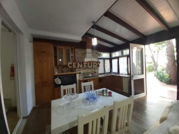 Qerret, jepet me qera apartament 3+1 Kati 3, 250 m² 700 € (Zona e Qerret, Kompleksi Laguna Blu, Bregdet, Kavaje)