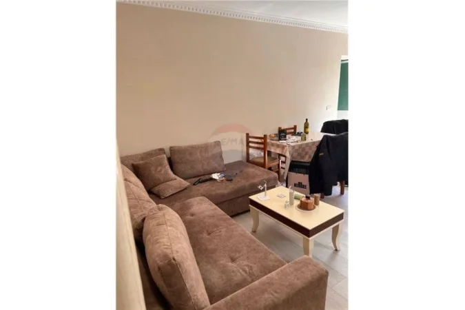 Tirane, jepet me qera apartament 1+1 Kati 1, 58 m² 400 € (Shkolla e Baletit - Tregu Elektrik, Shqipëri)