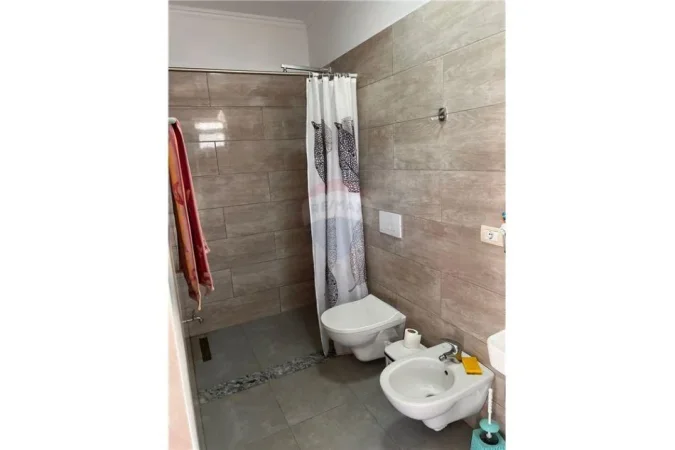 Tirane, jepet me qera apartament 1+1 Kati 1, 58 m² 400 € (Shkolla e Baletit - Tregu Elektrik, Shqipëri)