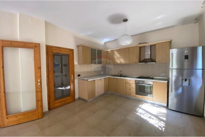 Tirane, jepet me qera apartament , 112 m² 3.000 € (Rruga e Elbasanit, Shqipëri)