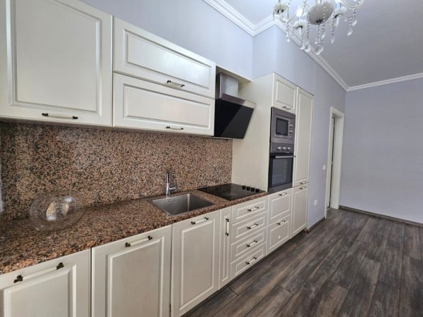 Tirane, jepet me qera apartament 3+1 Kati 7, 130 m² 1.000 € (Delijorgji)
