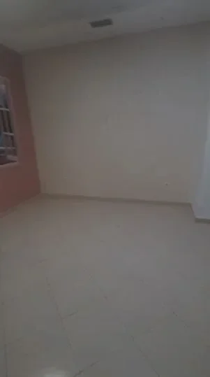 Tirane, jepet me qera dyqan Kati 2, 26 m² 400 € (Parku autobuzave)