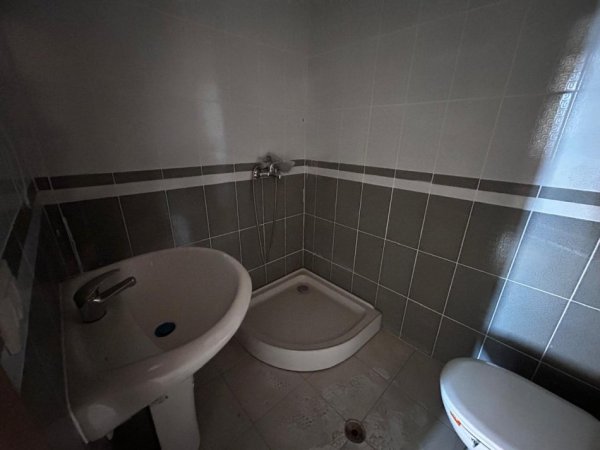 Durres, shes apartament 2+1+Aneks+Ballkon Kati 7, 130 m² 110.000 € (Rruga Pavaresia)