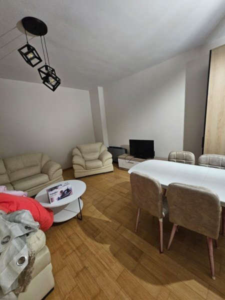 Tirane, jepet me qera apartament 3+1+Ballkon Kati 1, 130 m² 750 € 