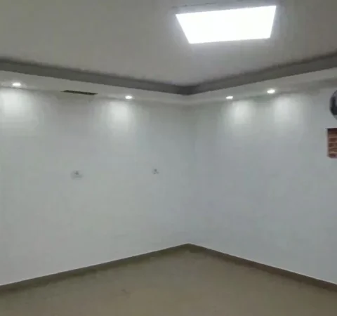 Tirane, jepet me qera dyqan Kati 0, 60 m² 450 € (Vasil Shanto)