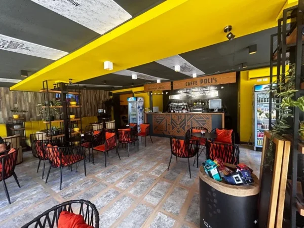 Durres, shes lokal Kati 0, 120 m² 360.000 € (Rruga Adria)