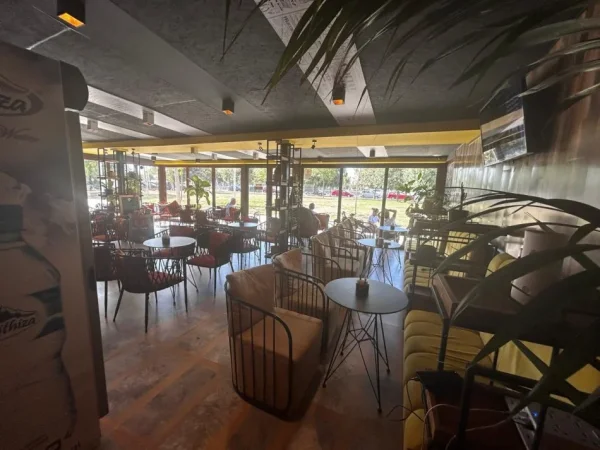 Durres, shes lokal Kati 0, 120 m² 360.000 € (Rruga Adria)