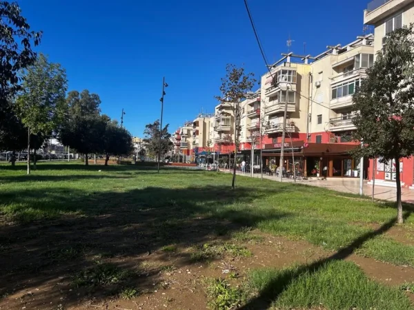 Durres, shes lokal Kati 0, 120 m² 360.000 € (Rruga Adria)