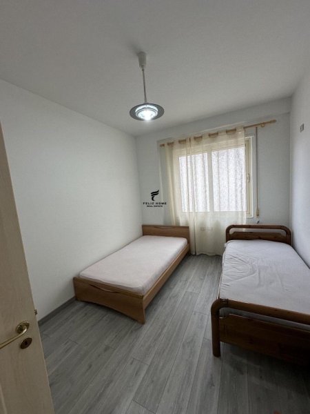 Tirane, jepet me qera apartament 2+1+Ballkon Kati 4, 96 m² 700 € (LIQENI ARTIFICIAL)