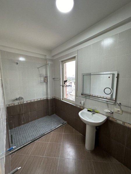 Tirane, jepet me qera apartament 2+1+Ballkon Kati 4, 96 m² 700 € (LIQENI ARTIFICIAL)