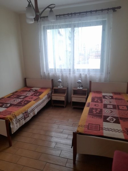 Tirane, jepet me qera apartament 2+1 Kati 5, 90 m² 700 € (Vasil shanto)