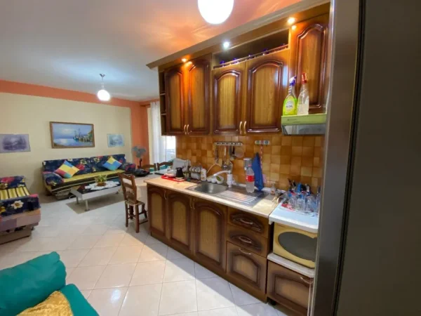 Durres, jepet me qera apartament 1+1+Ballkon Kati 5, 80 m² 350 € (Golem)