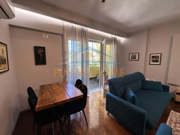Tirane, shitet apartament 2+1+Ballkon Kati 1, 94 m² 185.000 € (Kopshti Zoologjik)
