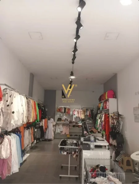 Tirane, jepet me qera dyqan Kati 0, 55 m² 800 € (MISTO MAME)