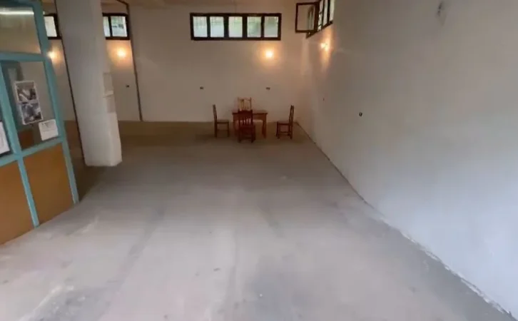 Tirane, jepet me qera magazine Kati 0, 300 m² 450 € (Laprake)