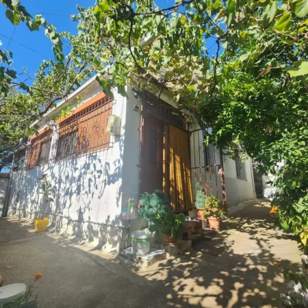 Tirane, shes shtepi 1 Kateshe 66 m² me truall 128m2 115.000 €