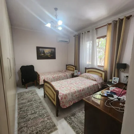 Tirane, shes shtepi 1 Kateshe 66 m² me truall 128m2 115.000 €