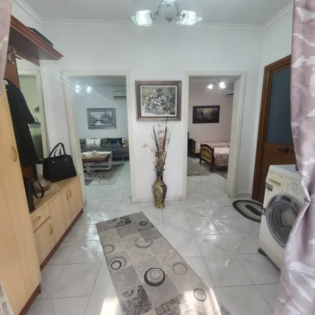 Tirane, shes shtepi 1 Kateshe 66 m² me truall 128m2 115.000 €