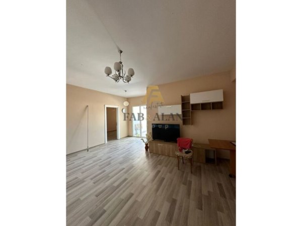 Tirane, shitet apartament 2+1 Kati 3, 97 m² 130.000 € (Komisariati nr 4)