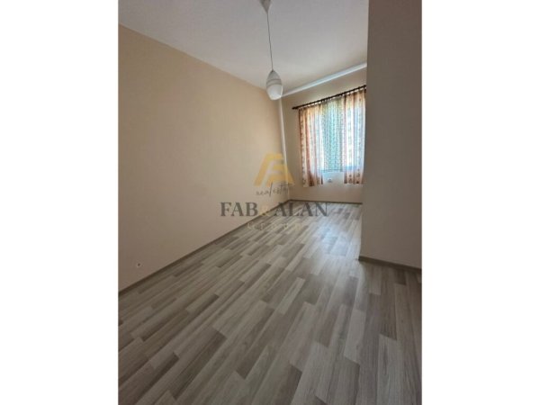 Tirane, shitet apartament 2+1 Kati 3, 97 m² 130.000 € (Komisariati nr 4)