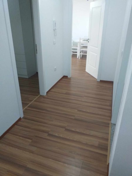 Tirane, jepet me qera apartament 2+1 Kati 1, 100 m² 500 € (unaza e re)
