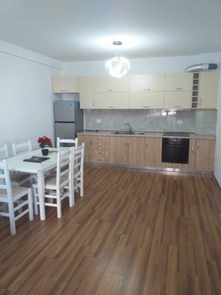 Tirane, jepet me qera apartament 2+1 Kati 1, 100 m² 500 € (unaza e re)