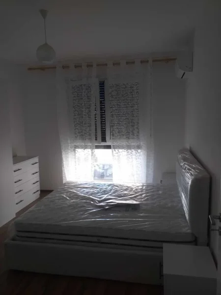 Tirane, jepet me qera apartament 2+1 Kati 1, 100 m² 500 € (unaza e re)