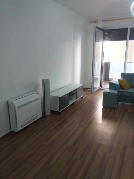 Tirane, jepet me qera apartament 2+1 Kati 1, 100 m² 500 € (unaza e re)