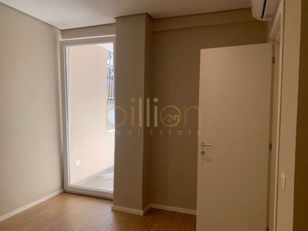 Tirane, jepet me qera ambjent biznesi Kati 1, 93 m² 950 € (Rruga e Kavajes, Tirana, Albania)