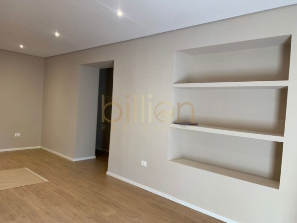 Tirane, jepet me qera ambjent biznesi Kati 1, 93 m² 950 € (Rruga e Kavajes, Tirana, Albania)