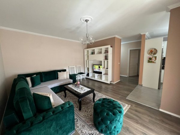 Tirane, jepet me qera apartament 1+1 Kati 7, 75 m² 380 € (unaza e re .syri TV)