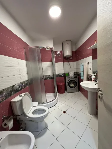 Tirane, jepet me qera apartament 1+1 Kati 7, 75 m² 380 € (unaza e re .syri TV)