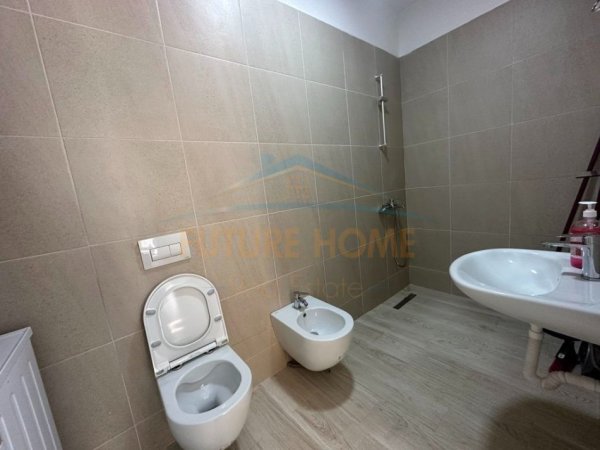 Tirane, jepet me qera apartament 2+1 Kati 9, 107 m² 600 € (UNAZA E RE ,Grand Galley LTE)