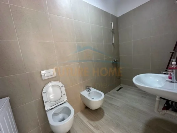 Tirane, jepet me qera apartament 2+1 Kati 9, 107 m² 600 € (UNAZA E RE ,Grand Galley LTE)