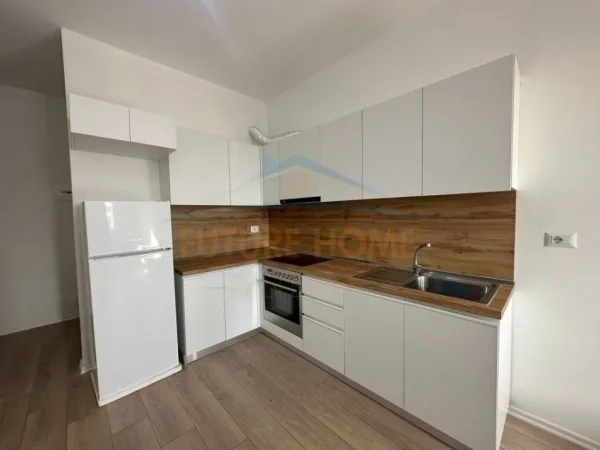 Tirane, jepet me qera apartament 2+1 Kati 9, 107 m² 600 € (UNAZA E RE ,Grand Galley LTE)