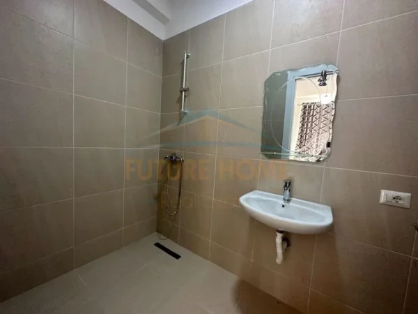 Tirane, jepet me qera apartament 2+1 Kati 9, 107 m² 600 € (UNAZA E RE ,Grand Galley LTE)