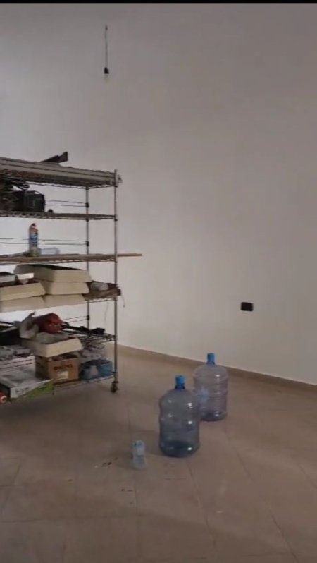 Tirane, jepet me qera dyqan Kati 0, 85 m² 1.000 € (STACIONI I TRENIT)
