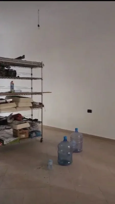 Tirane, jepet me qera dyqan Kati 0, 85 m² 1.000 € (STACIONI I TRENIT)