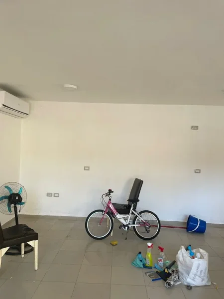 Tirane, jepet me qera dyqan Kati 0, 60 m² 1.000 € (RRUGA E KAVAJES)