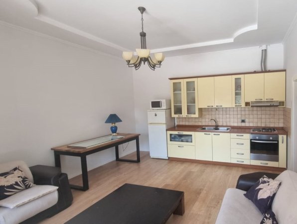 JEPET ME QERA STUDIO/GARSONIERE ,QENDER PAZARI I RI  430 €