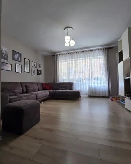 Tirane, jepet me qera apartament 2+1 , 108 m² 700 € (Kopshti Zoologjik)