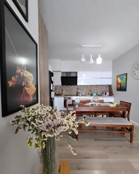 Tirane, jepet me qera apartament 2+1 , 108 m² 700 € (Kopshti Zoologjik)