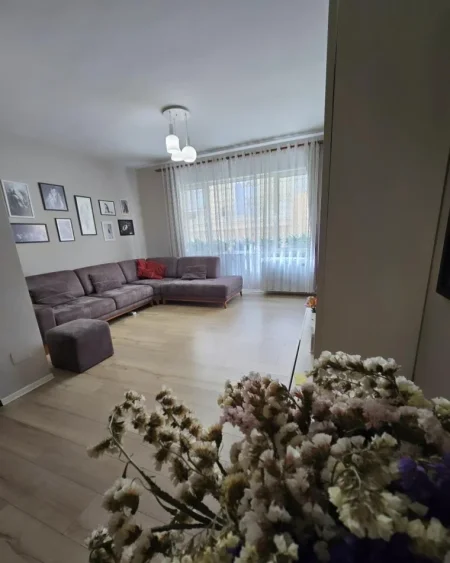 Tirane, jepet me qera apartament 2+1 , 108 m² 700 € (Kopshti Zoologjik)