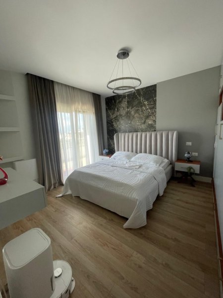 Tirane, jepet me qera Vile Kati 4, 500 m² 5.000 € (LIQENI I THATE)