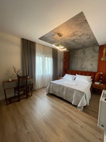 Tirane, jepet me qera Vile Kati 4, 500 m² 5.000 € (LIQENI I THATE)