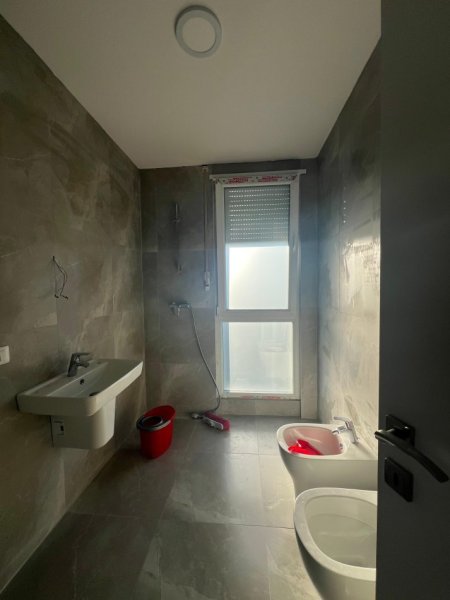 Shqiperi, jepet me qera apartament 2+1+Ballkon Kati 9, 106 m² 800 € (Don Bosko)