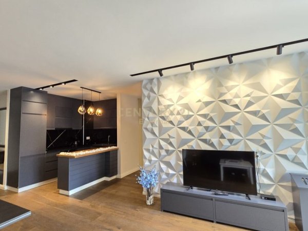 Tirane, jepet me qera apartament 2+1+Aneks+Ballkon Kati 5, 128 m² 2.000 € (Ambasador 3)